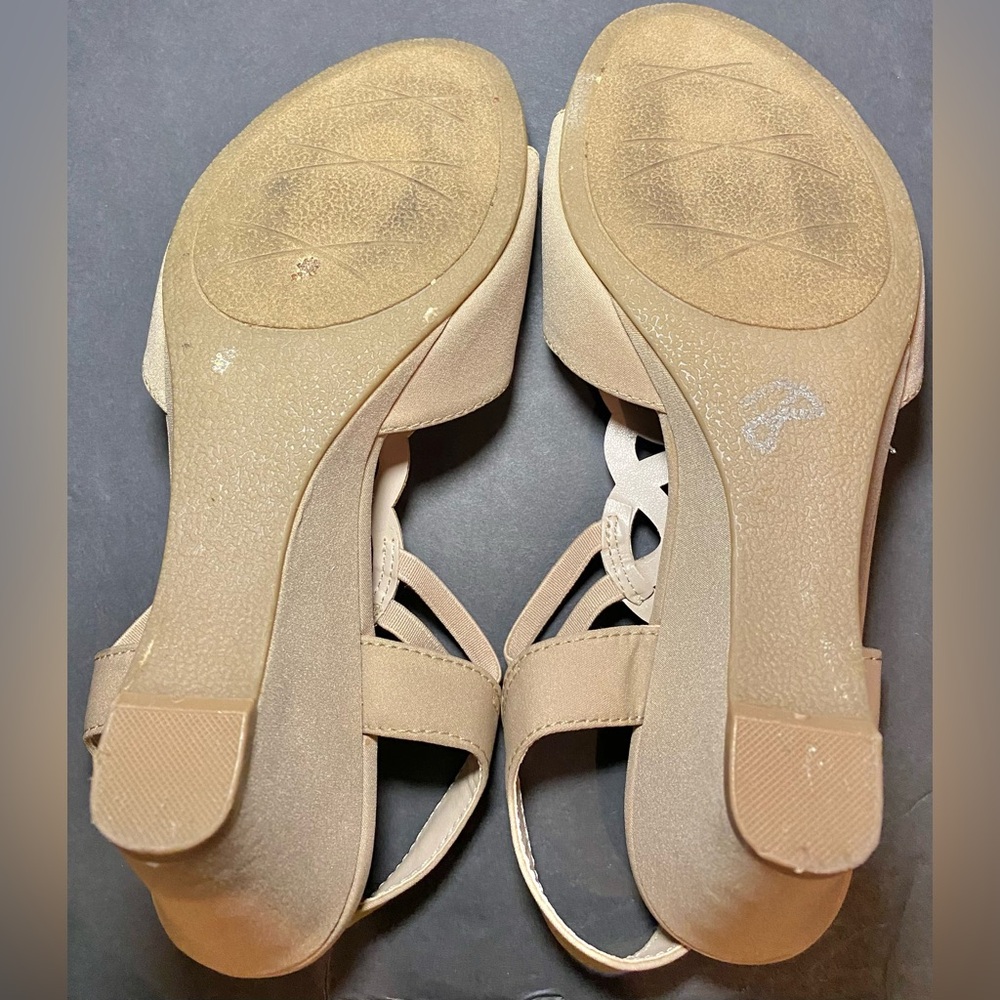 Impo Women's Rhinestone Cutout Wedge Sandals Beige Cream Strappy Size 9M - Picture 2 of 6